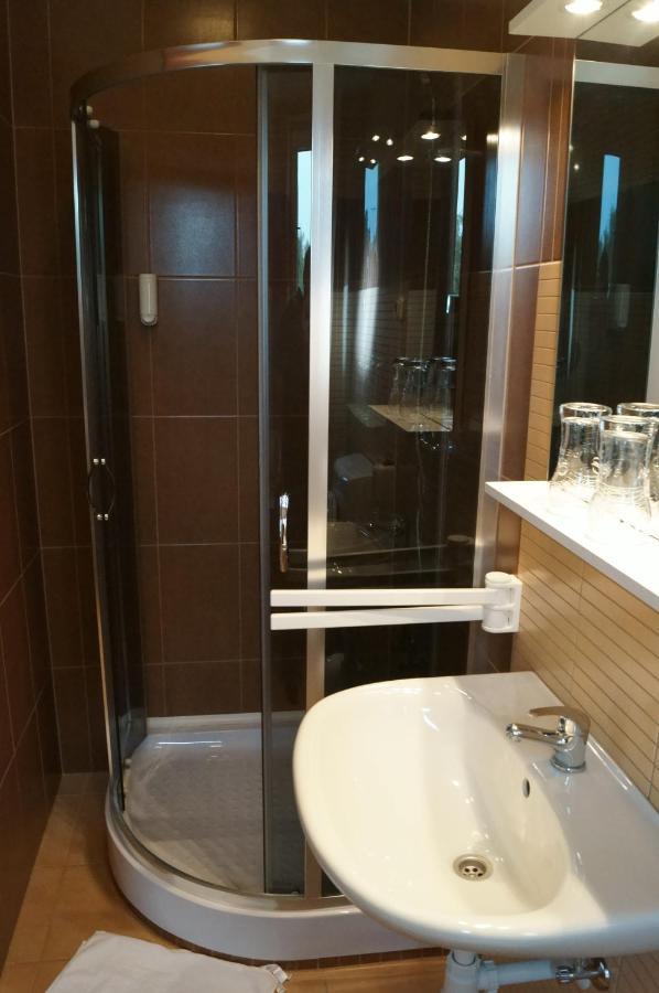 Malomudvar Étterem Cukrászda Panzió és Rendezvényház Gyöngyös Chambre photo