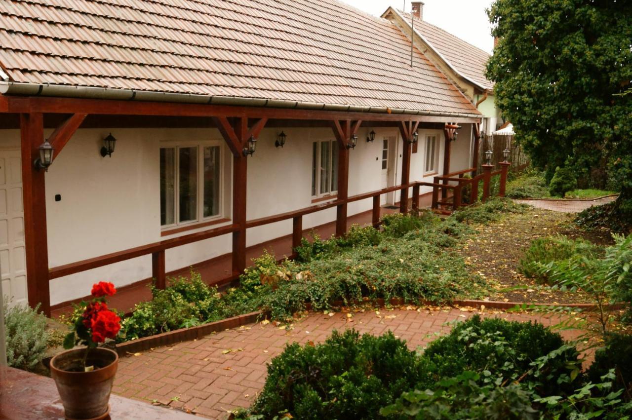Malomudvar Étterem Cukrászda Panzió és Rendezvényház Gyöngyös Extérieur photo