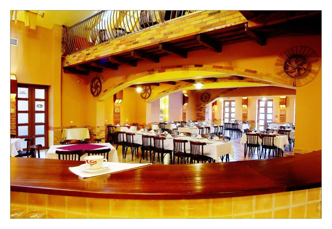 Malomudvar Étterem Cukrászda Panzió és Rendezvényház Gyöngyös Extérieur photo