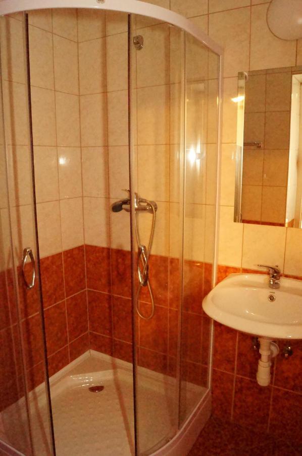 Malomudvar Étterem Cukrászda Panzió és Rendezvényház Gyöngyös Chambre photo